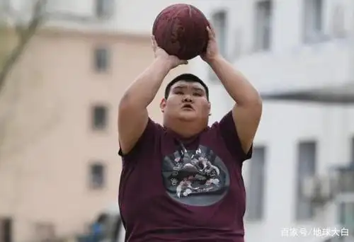 疫情期间430斤小伙闭关减重120斤,关于"减肥"的英文你知道吗?