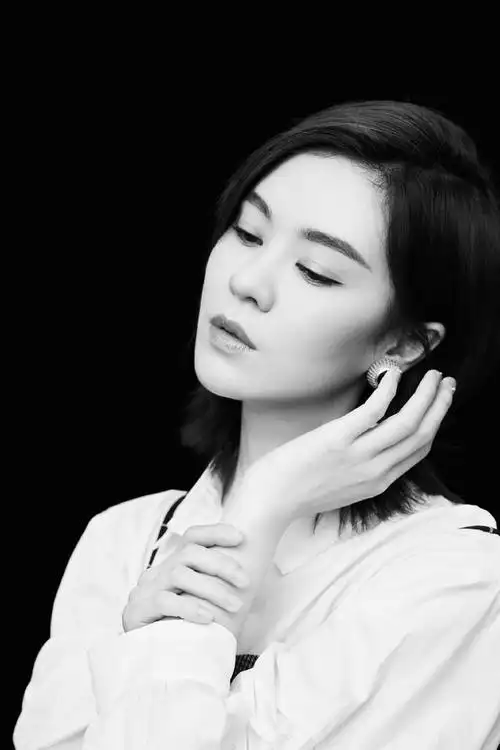 精美图集郁可唯知性优雅的女歌手