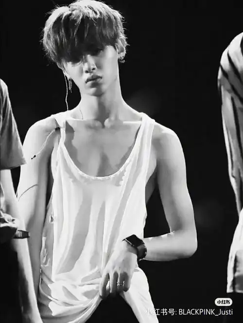 黄明昊的锁骨杀腹肌杀手臂杀绝了妈呀