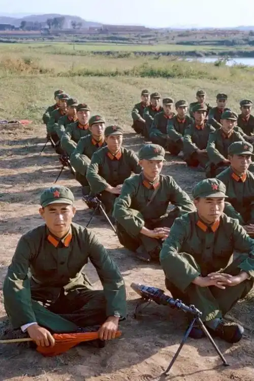 65式军服充满了传奇色彩,曾为大众所喜爱.