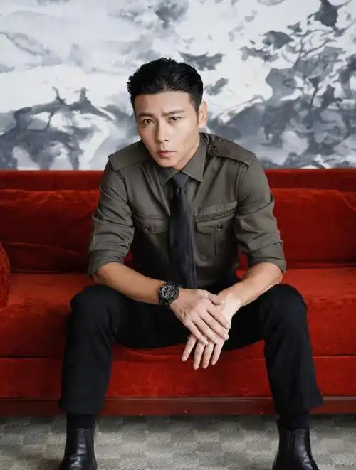 男士28侧背发型,一梳保湿定型!-度小视