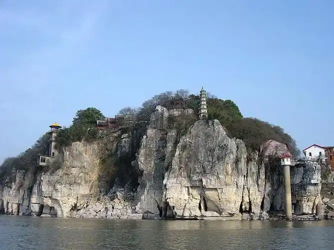 有"中国千古奇音第一山"之称,是江西省十大旅游景区