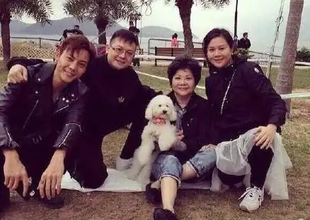 陈伟霆亲姊曝光颜值爆表 网友赞「一家人神基因」