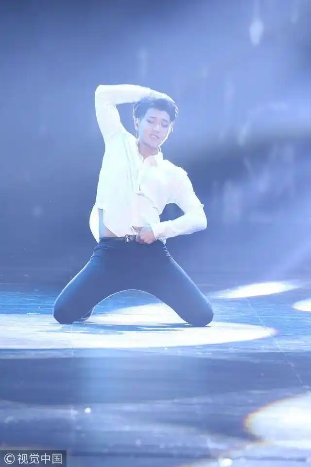 黄子韬歌舞串烧.t 图片来源