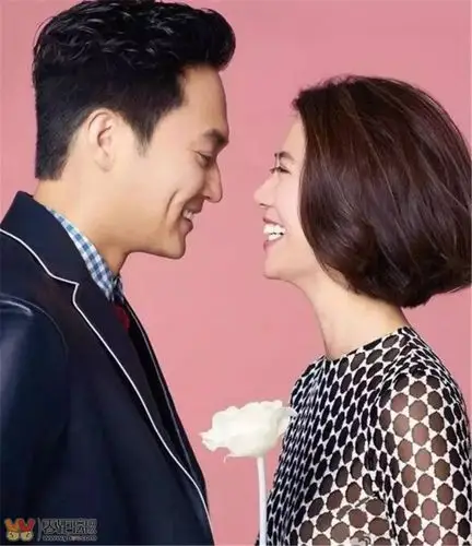 【晚8点红包】冯绍峰和赵丽颖离婚了,你心中的模范夫妻是哪一对?