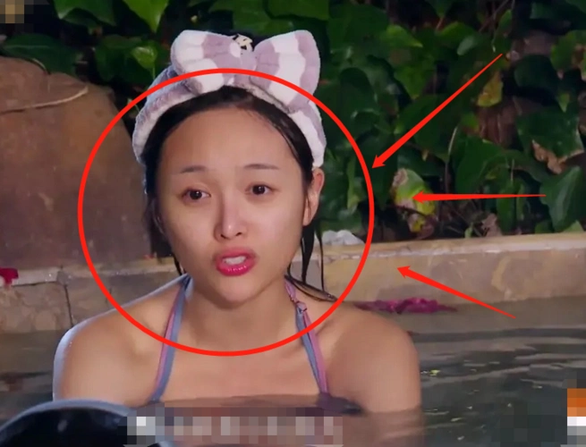 吴宣仪太较真?素颜被网友吐槽反差大,发九宫格回怼就是不想化妆