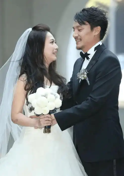 名利场||路嘉怡路嘉欣,台北姐妹花的生活哲学_张震_姐姐_老婆