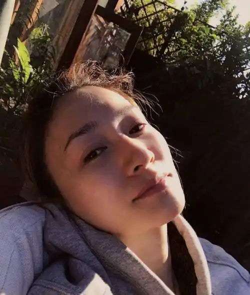 李小冉素颜,身材虽然发福,皮肤白嫩却看不出已经40多岁!