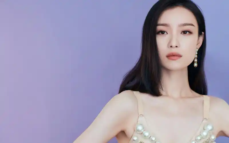 倪妮珍珠人鱼裙性感图片壁纸