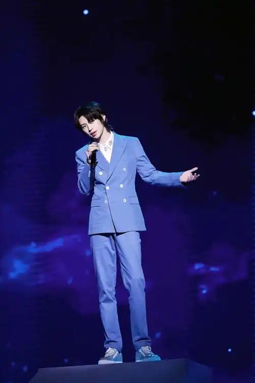 小鬼王琳凯超话星光做指引,抬头仰望,梦更坚定.