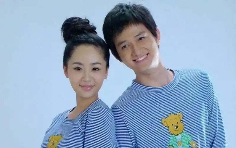 原创杀姐姐马可娶大4岁妻子31岁当爸爸一家三口生活美滋滋