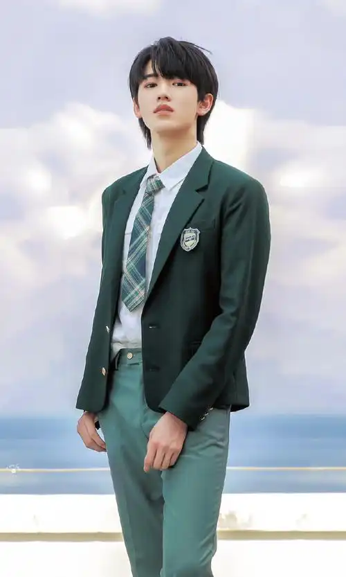 宋亚轩蓝白校服路透##宋亚轩萌探探探案