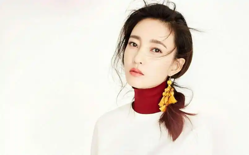 出道20年鲜有绯闻,38岁的她仍是美到令人窒息,不知花落谁家_王丽坤