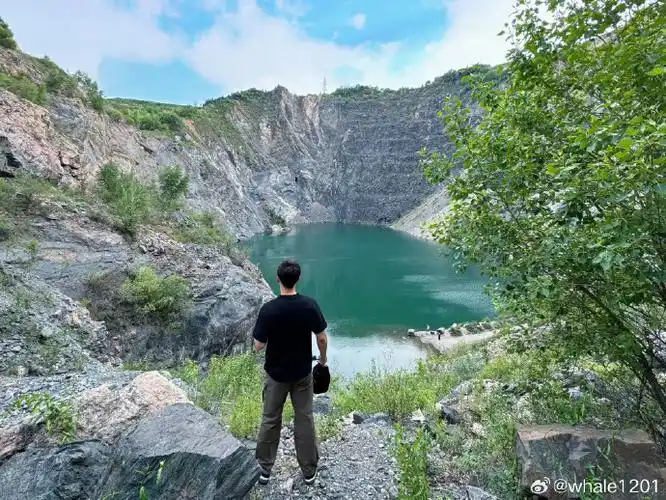 黄景瑜超话#黄景瑜雪迷宫##黄景瑜极限挑战##黄景瑜#我太爱背影照了