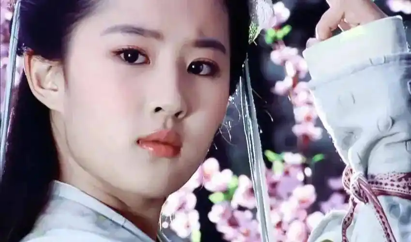 同样演美人出浴,刘亦菲,祝绪丹对比,谁更有仙气飘飘的感觉_赵灵儿