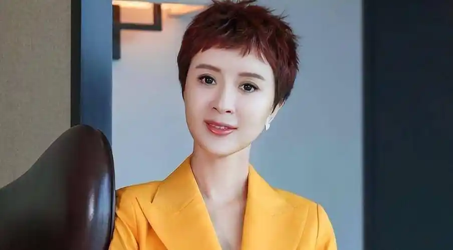 18岁出道,一生不演"农民",事实证明,金巧巧就是现实版的公主_生活