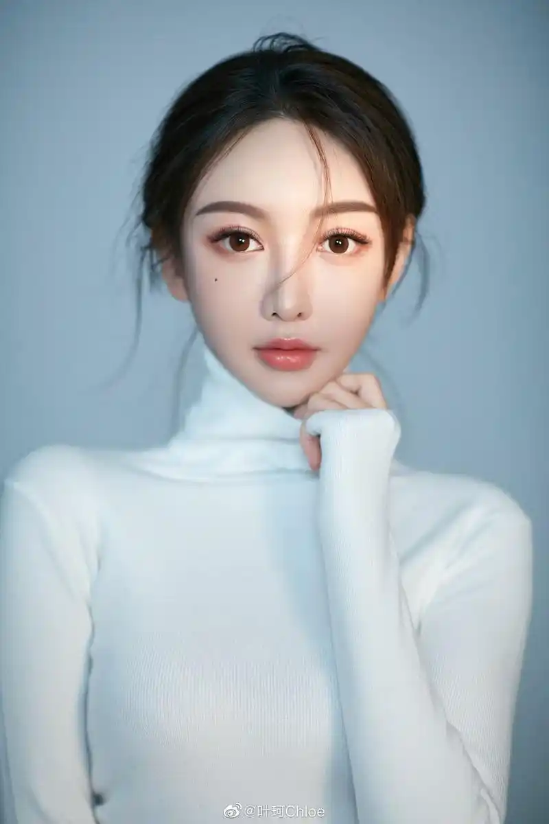 黄晓明新女友叶珂,晒价值34.5万lv茶几被指炫富