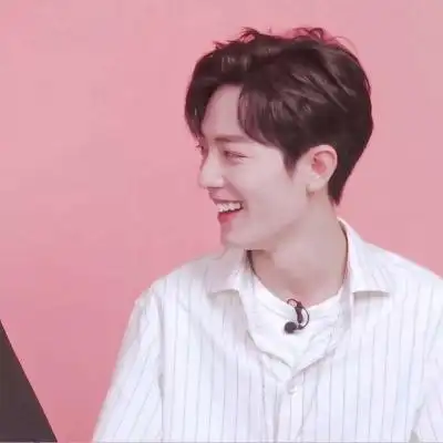 关于肖战的闺蜜头像二个人