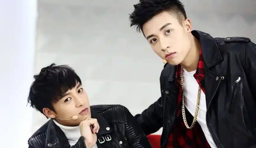 x玖少年团,偶像idol不红,牛奶调包成油漆喝下,揭露"人性"_彭楚粤_肖战