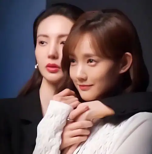 金晨和李一桐同游环球影城,一起庆祝生日,抓拍的生图好抗打_性格_女孩