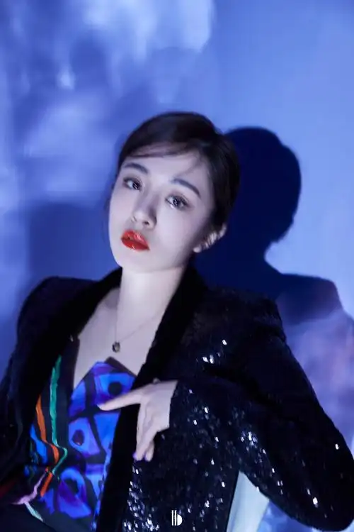 王晓晨抹胸裙性感写真图片714