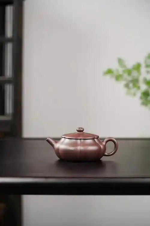 宜兴紫砂陶艺家-翊云居紫砂艺术创始人周丽萍