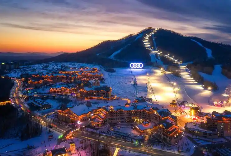 航拍长白山度假区晚霞