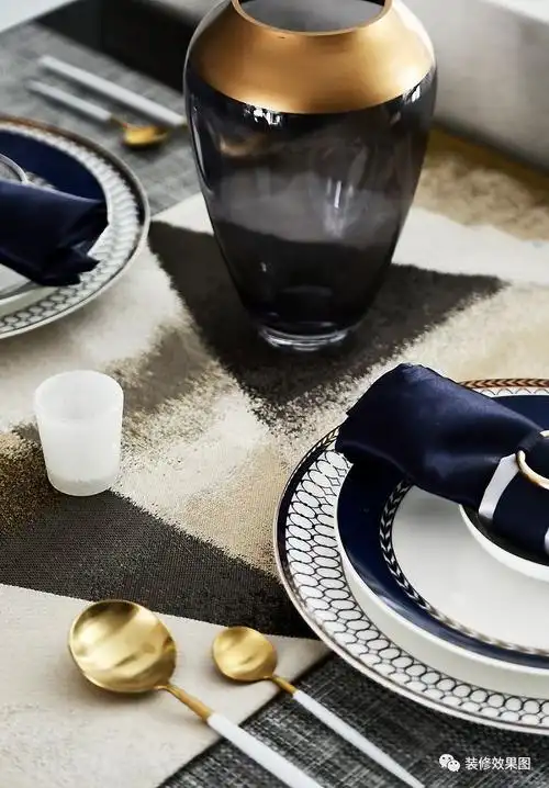 精致考究的餐具与装饰摆件,让生活更有仪式感.   书房