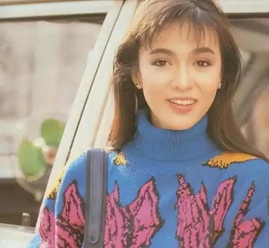 郑裕玲港圈首位双料影后受家庭影响至今66岁仍是单身