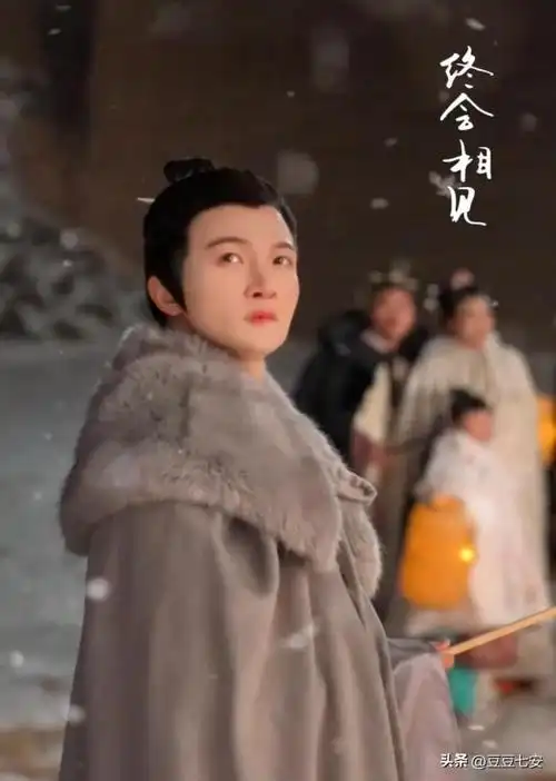 周深河南春晚的古装照#河南春晚炸裂##春晚戏装好看吗#相关报道:不少