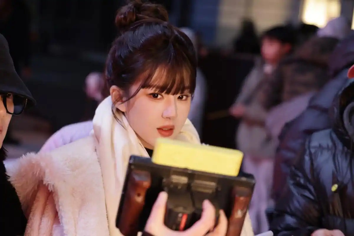 赵露思丸子头好可爱,侧颜真的无敌!