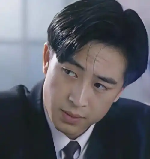 张嘉译1970年出生在陕西的一个普通家庭.