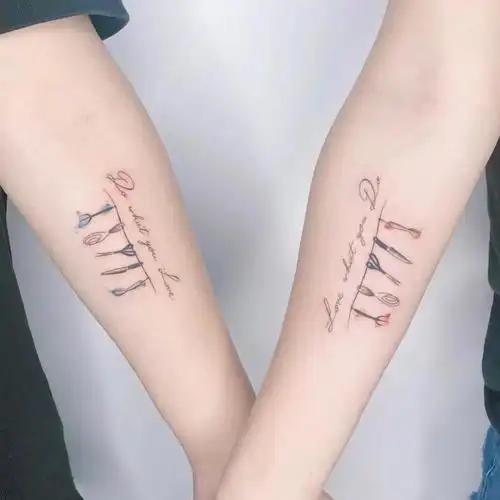 适合情侣的极简小清新纹身图案3