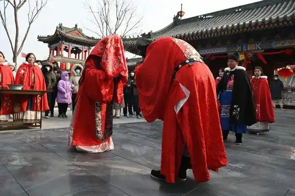 当今社会年轻人为什么不愿意举办中式婚礼,是因为什么?