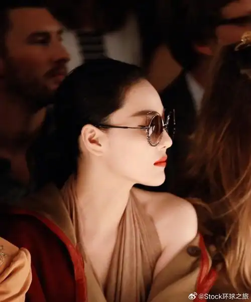 张馨予晒10年前旧照