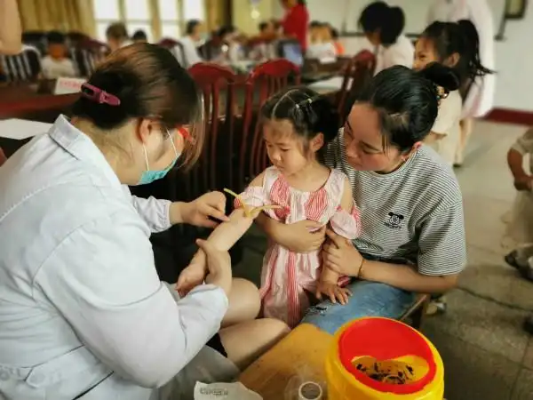 快乐成长健康相伴沙岗幼儿园六一体检活动