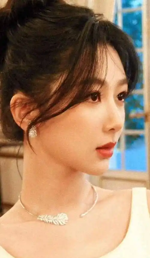 杨紫补齐时尚短板!