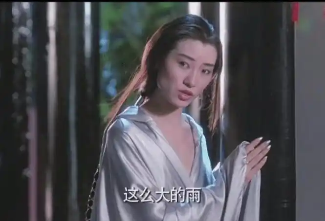 她被称为"香港鬼后",因入戏太深,患忧郁症后老公卖掉公司陪她_王小凤