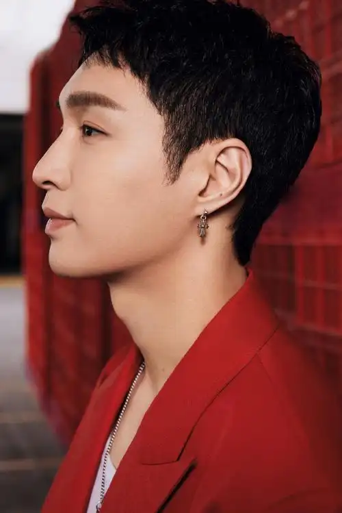 张艺兴红西服大片##张艺兴红西装大片