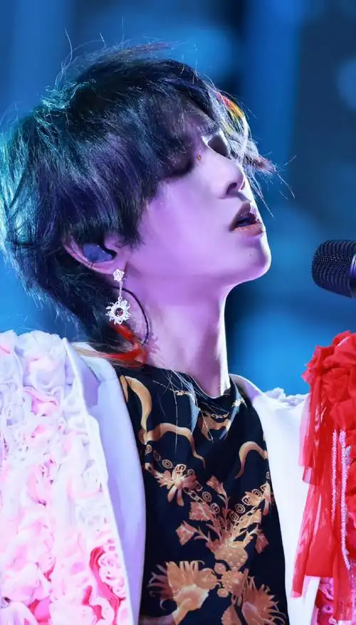 我喜欢刷微博的原因#看美好的人,@华晨宇yu大帅哥赏心悦目!