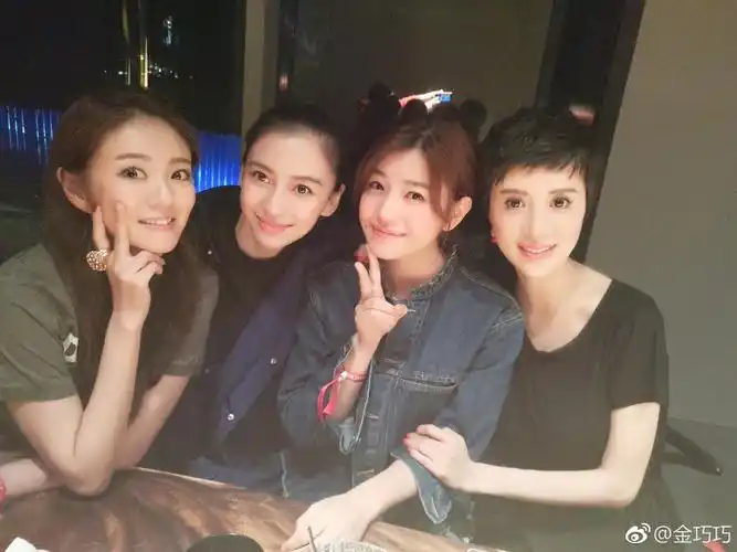 阵容强大:金巧巧baby陈妍希等聚餐
