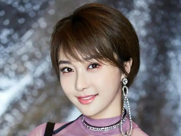 她瞒着老公去选秀,意外走红后转身就离婚,如今已沦为路人!