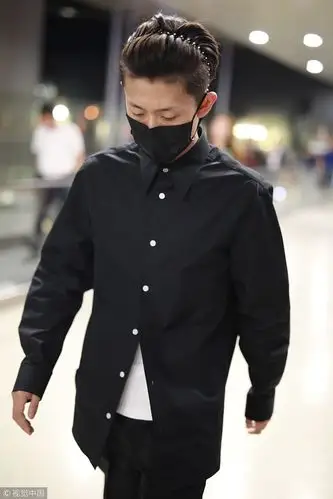 张一山扎小辫变"小栗旬" 皱眉瞪眼的像是去火拼