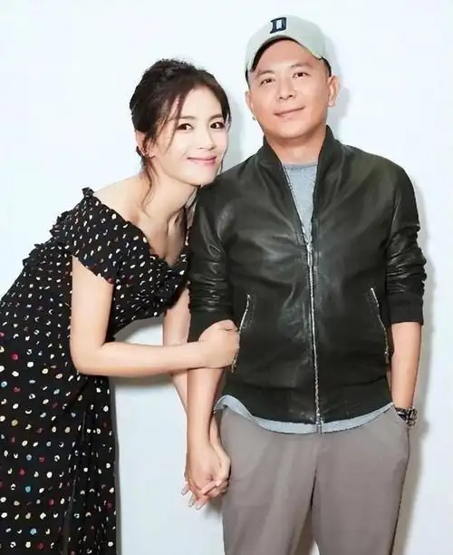 刘涛晒全家福!她年轻似少女,老公像老头,一家人合照如祖孙三代