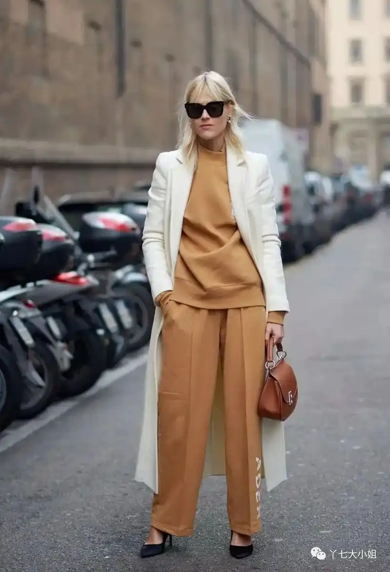 深秋必穿的大地色,这样配色太高级了,强推最后一组 - 知乎