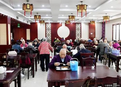 实拍中国养老院的生活