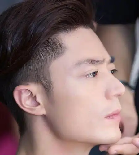 霍建华难逃中年油腻成大叔?发福照网上疯传,网友称快要认不出