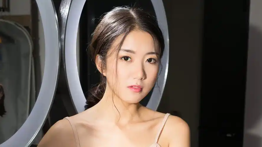 宁宁气质养眼高清美女4k壁纸