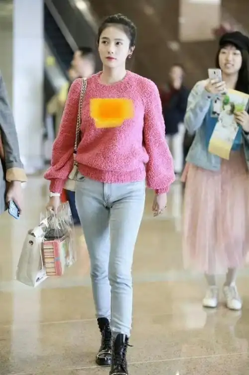 白鹿穿牛仔裤好普通啊,感觉跟刚进城一样