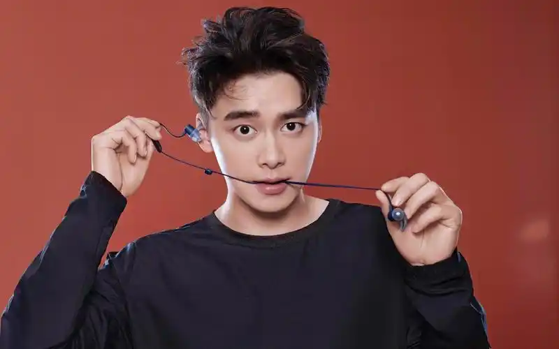 帅气李易峰时尚运动风写真,高清图片,电脑桌面-壁纸族